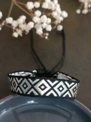 Bracelet tissu brésilien noir, argenté