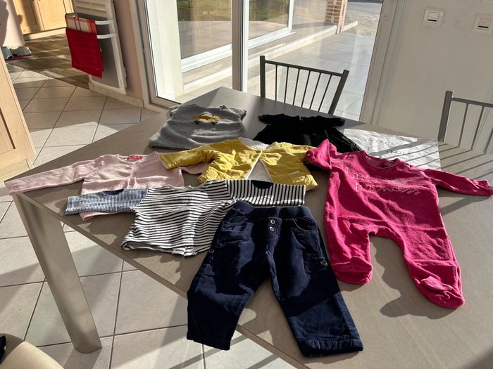 Lot A de 7 vêtements fille 6 mois