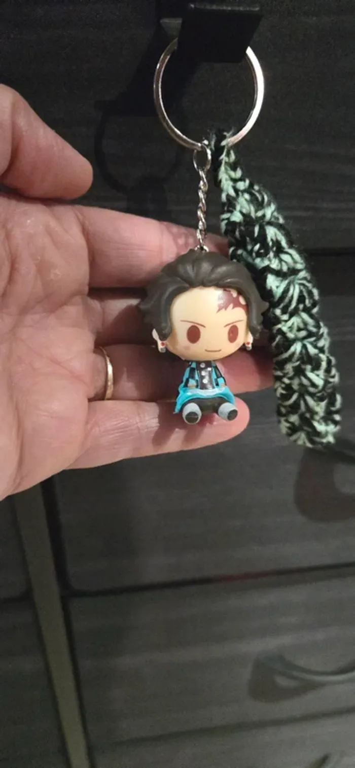 Porte clef Tanjiro Kamado neuf - photo numéro 3