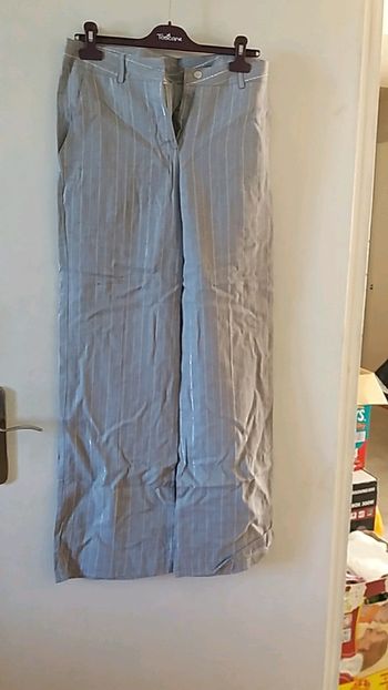 pantalon rayé gris