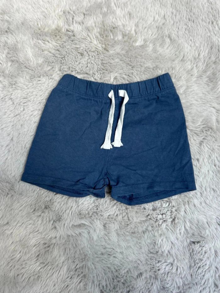 Short bleu taille 24 mois