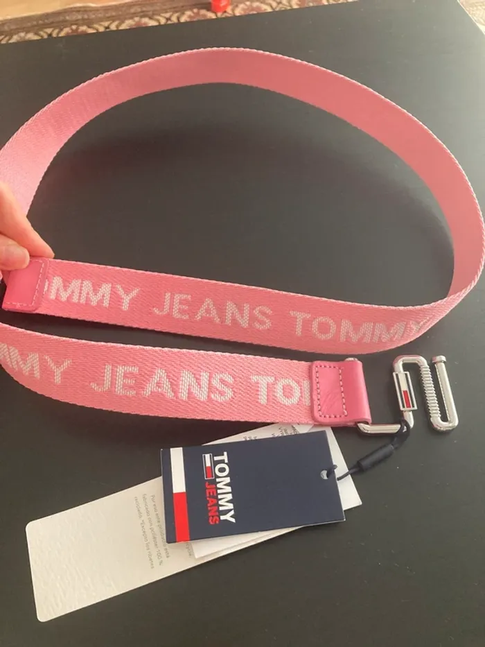 Tommy Hilfiger ceinture rose écriture taille 85 cm