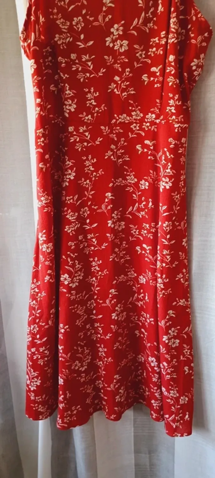 Robe rouge femme Shein, motif fleuri, avec fermeture eclair derrière, taille M - photo numéro 4