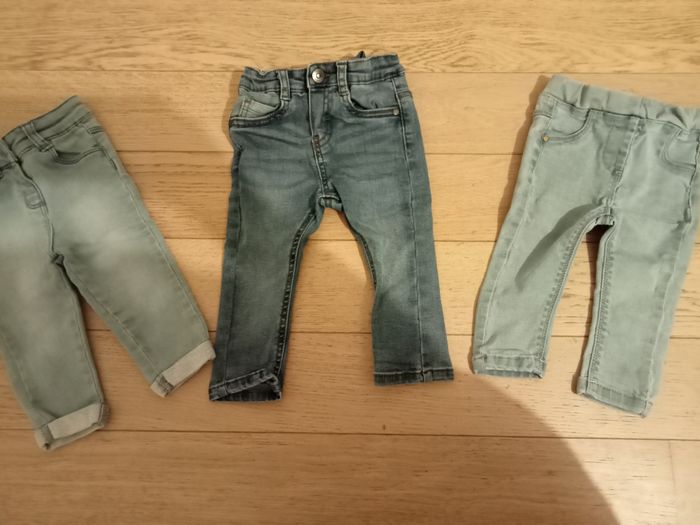 Lot de trois jeans 12mois