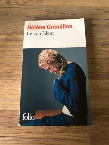 Livre de poche "le confident"