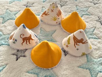 Lot de 6 tipis ~ cônes a pipi Singes 🐵  Moutarde 