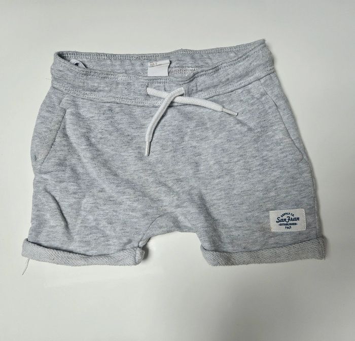 Lot de 3 shorts taille 6 mois - photo numéro 2