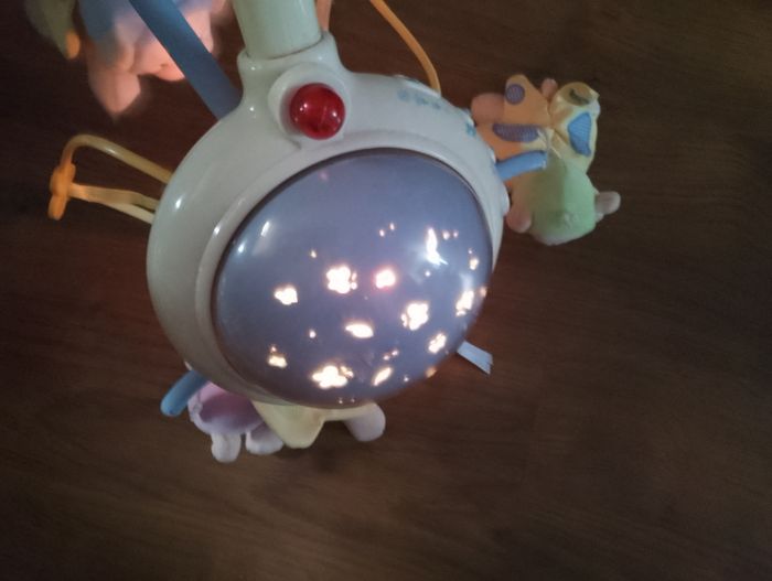 Mobile musical Fisher Price veilleuse avec télécommande - photo numéro 2
