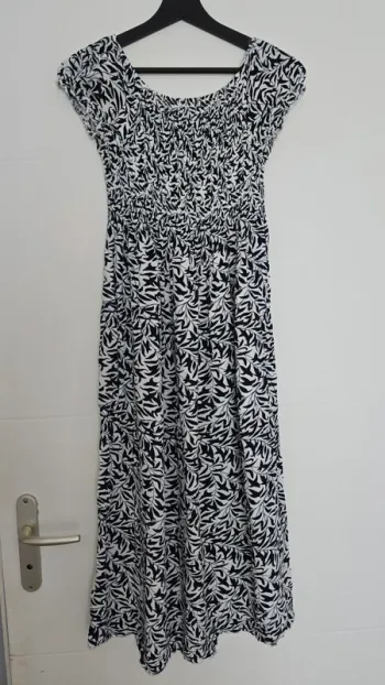 Robe longue noir et blanche