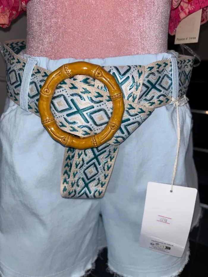 Magnifique Short grosse boucle neuf - photo numéro 4