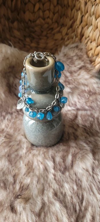 Joli bracelet breloques bleu et argenté