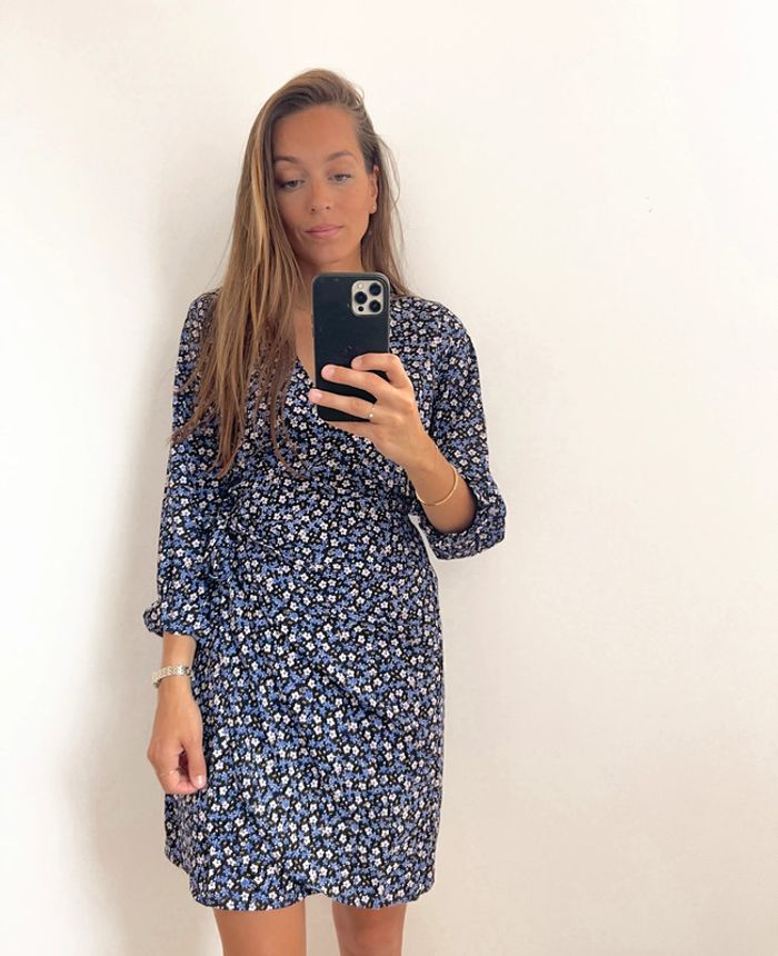 🌟 Robe à fleurs élastique bleu marine et noir - photo numéro 4