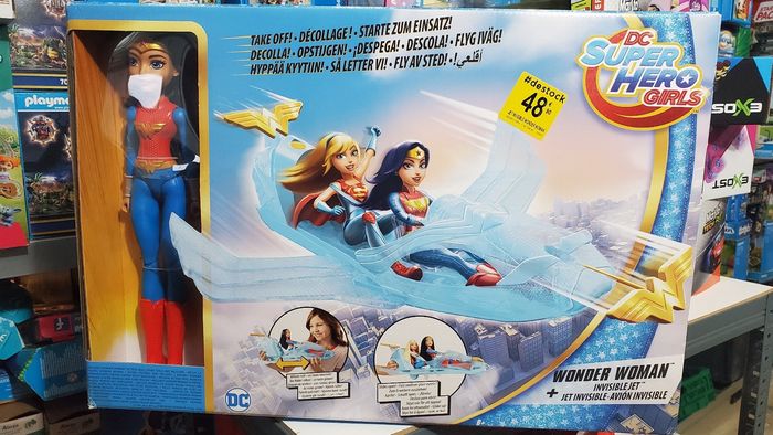 Wonder woman et son Jet invisible.