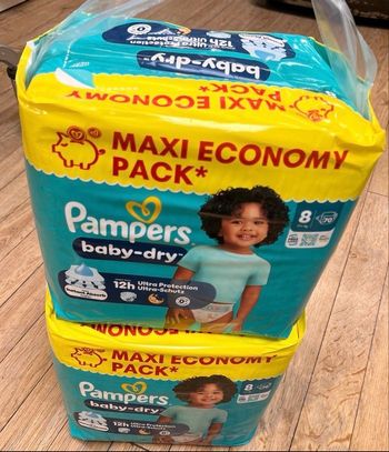 Pampers  2 paquets taille 8