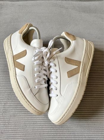 Chaussures veja V12 blanches et marrons / taille 39