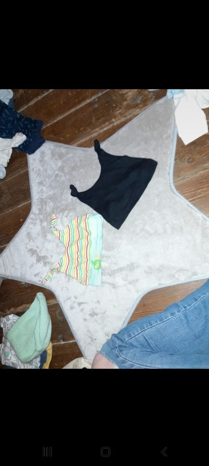 Lot 2 bonnet 1 et 3 mois