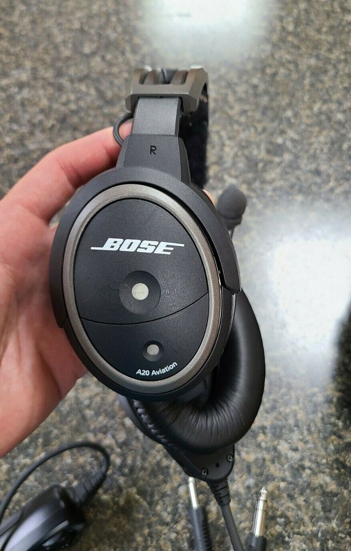 Casque d'aviation Bose A20 avec câble Bluetooth à double prise, 30h de vol à 400 EUROS - photo numéro 4