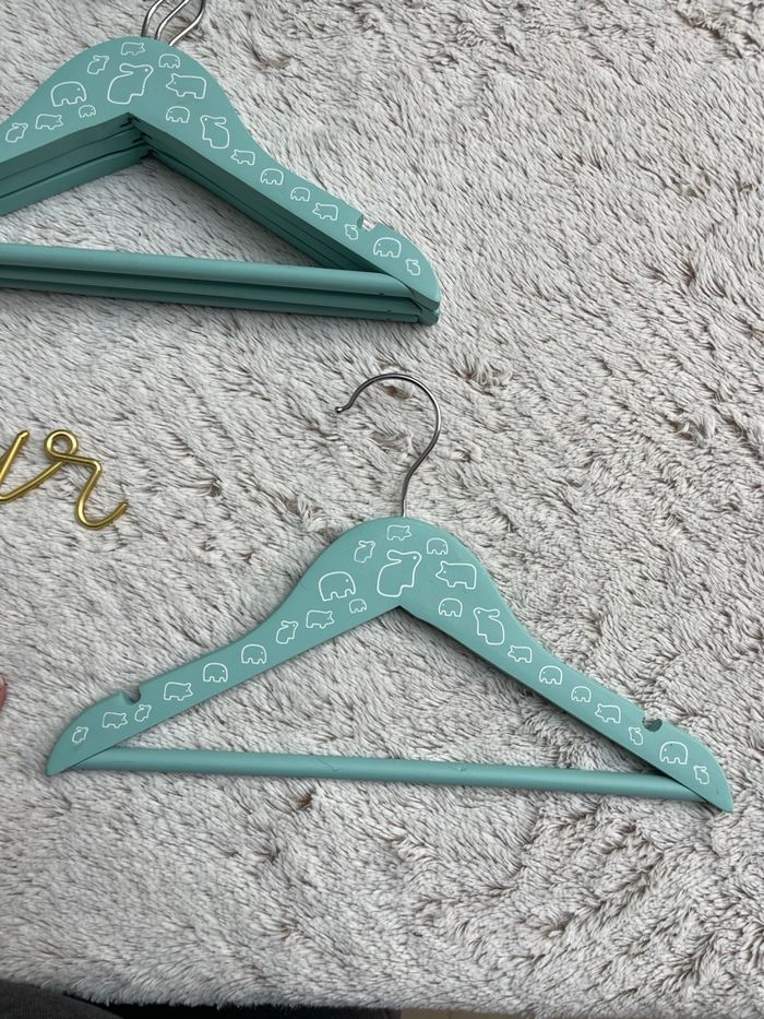 Lot de 8 cintres en bois bebe - Turquoise - photo numéro 6