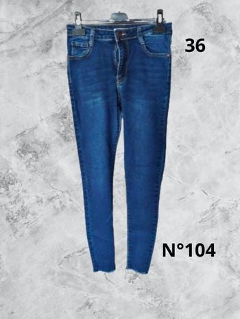 N°104 Jean bleu foncé T36. Miss bon. Taille haute, coupe slim.