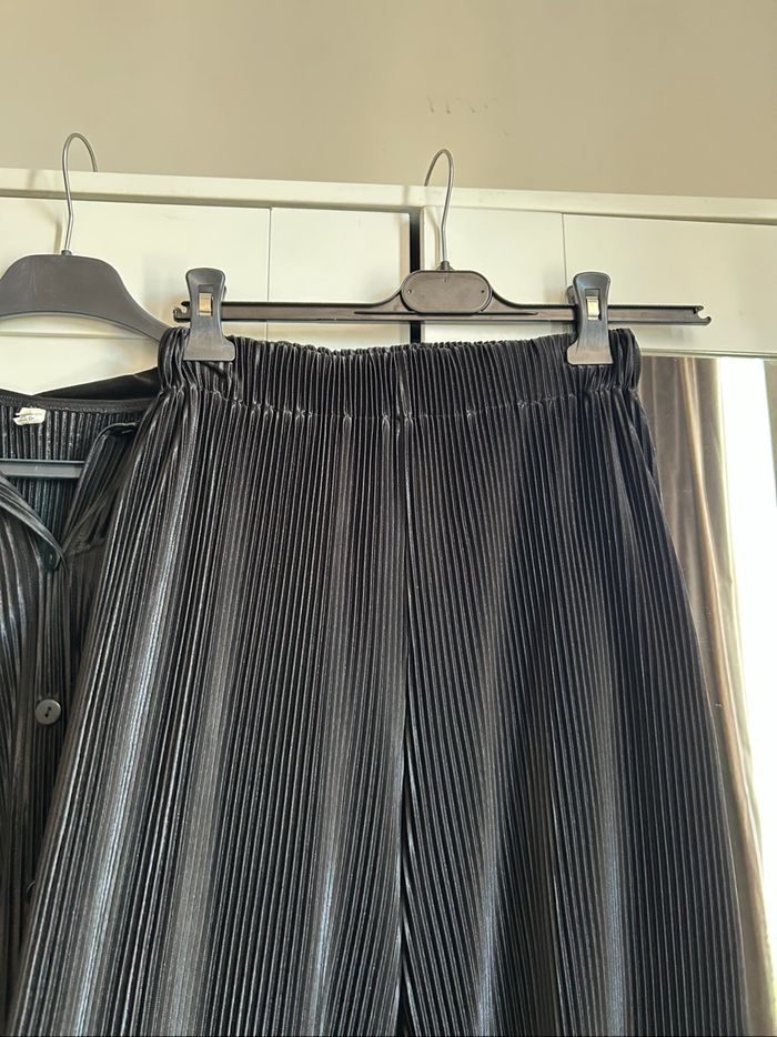 Ensemble noir plissé Chemise et Pantalon Boutique Indépendante Tailles S-M - photo numéro 3