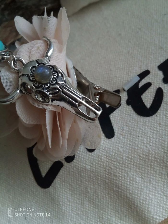 Collier pendentif tête de vache avec pierre de Labradorite - photo numéro 3