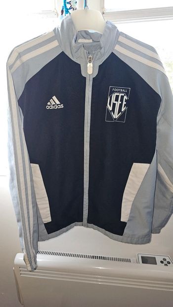 Veste adidas taille 10ans