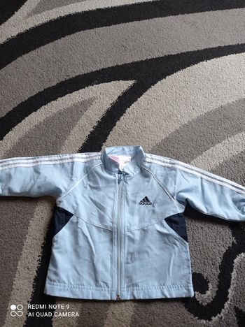 Veste de survêtement.