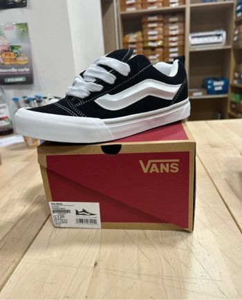 Vans Knu Skool noires blanches – neuves jamais portées – taille 37 avec boîte 🎁