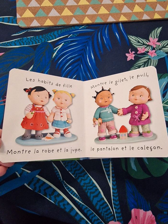 Livre à pages cartonnées "Les habits" - photo numéro 6