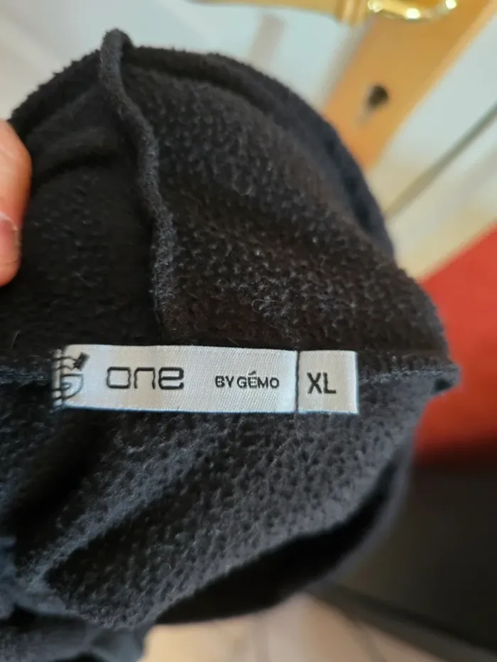 Pull a capuche "one by gémo" Taille XL - photo numéro 3