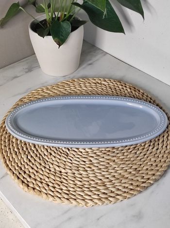 Plat ovale relief perlé