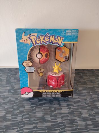 Figurine pokeball