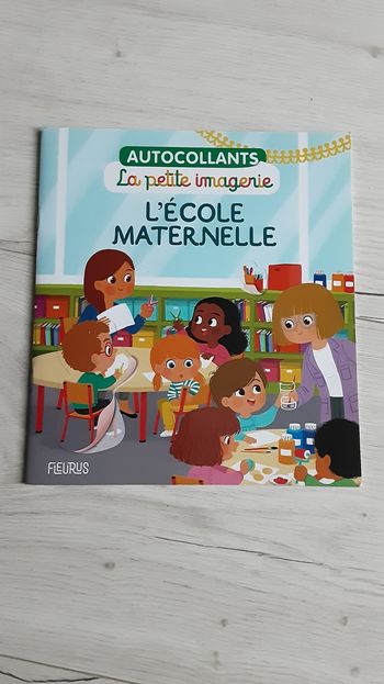 Livre autocollants L'école maternelle La petite imagetie