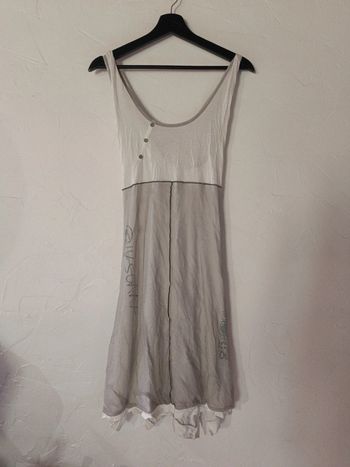 Robe T4 en très bon état