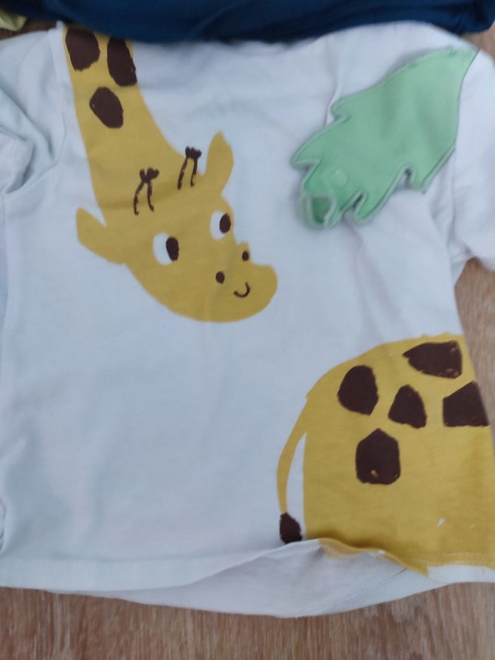 4 Tee shirts neufs jamais portés achetés entre mai et juillet 2022 - photo numéro 4