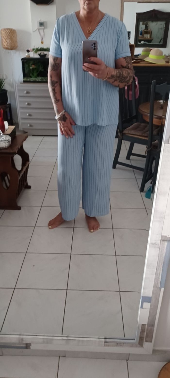 Très joli ensemble femme T U lisez bien l'annonce surtout - photo numéro 4