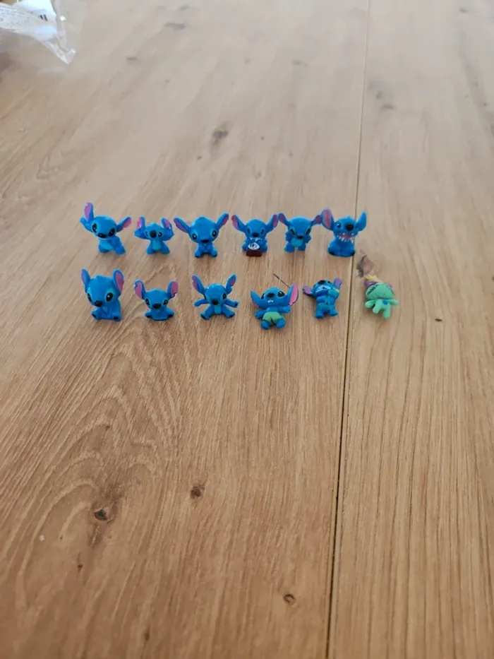 Lot 12  figurines stitch