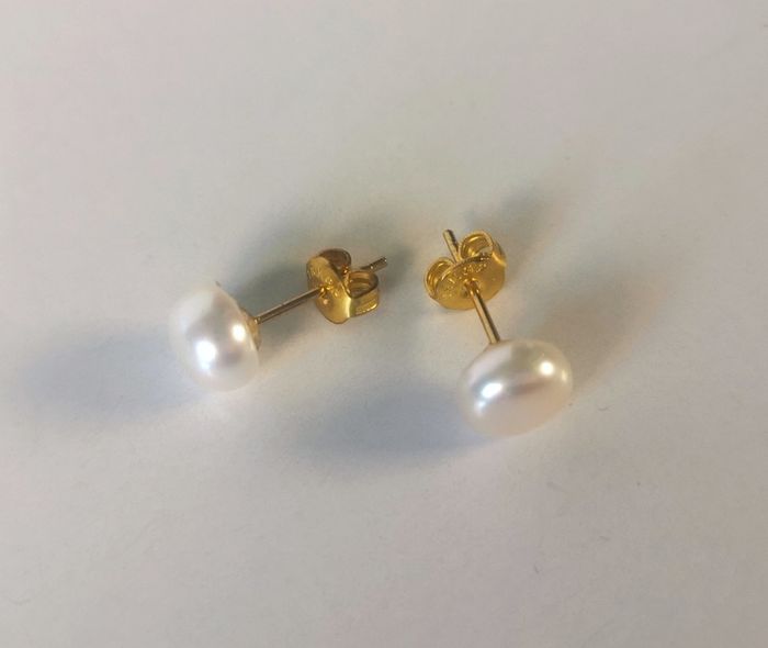 Boucles d'oreilles perles de culture blanches 7mm sur clous plaqués or - photo numéro 2