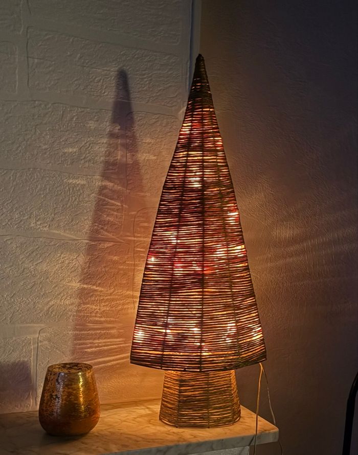 Sapin en bois avec lumière de chez Casa en parfait état - photo numéro 5