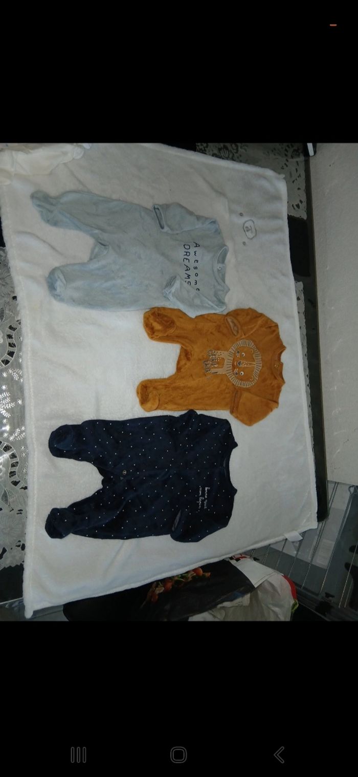 Lot 3 pyjamas