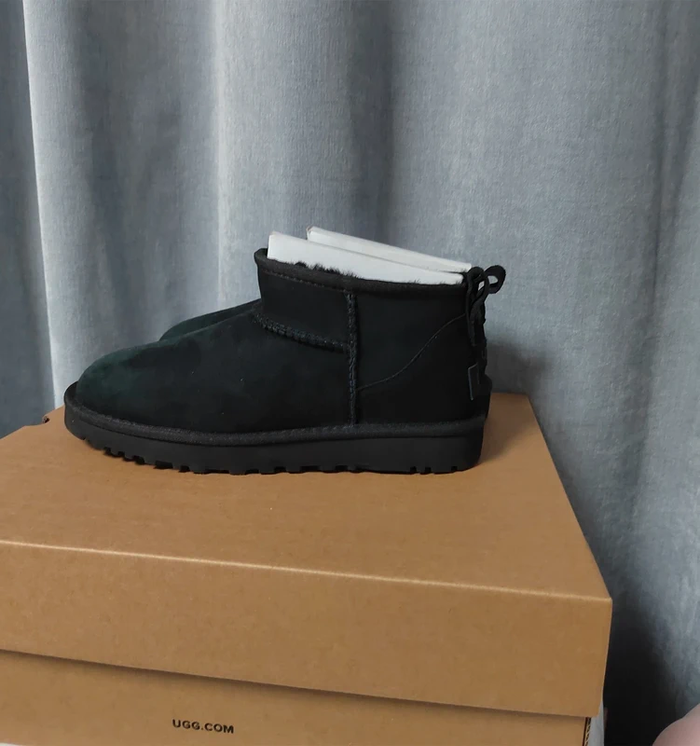 Bottes Ugg mini  taille 38 - photo numéro 2