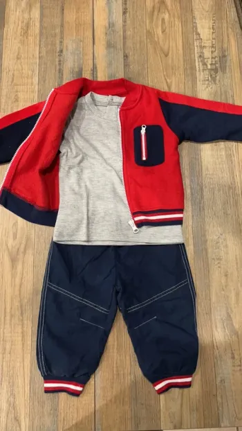 Veste, pantalon, t-shirt manges longues