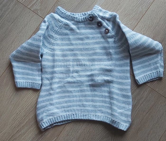 Pull rayé gris et blanc