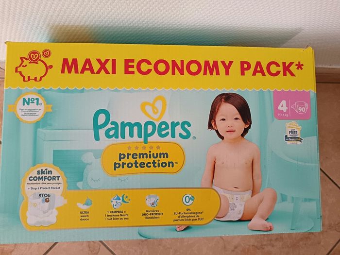 90 couches pampers prenium protection taille 4