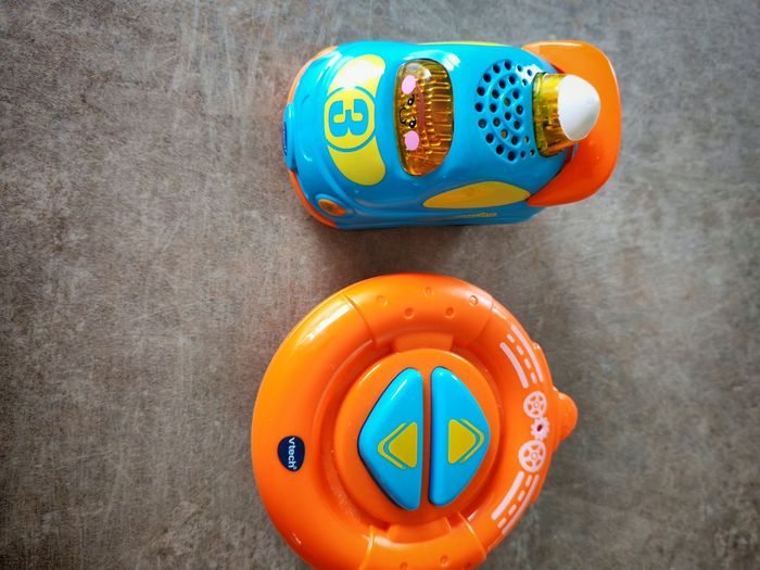 Ma tut tut bolide télécommandée - photo numéro 2