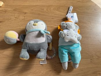 Lot de 2 doudous peluche mots d’enfants neuf enfant bébé