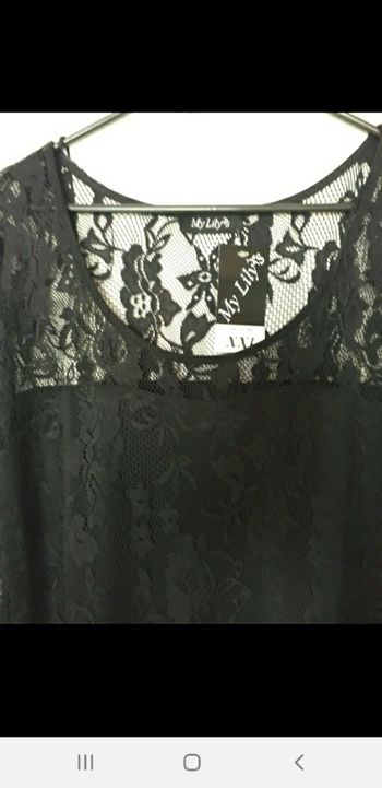 Robe NEUVE  avec étiquette noire doublée en dentelle en XXL