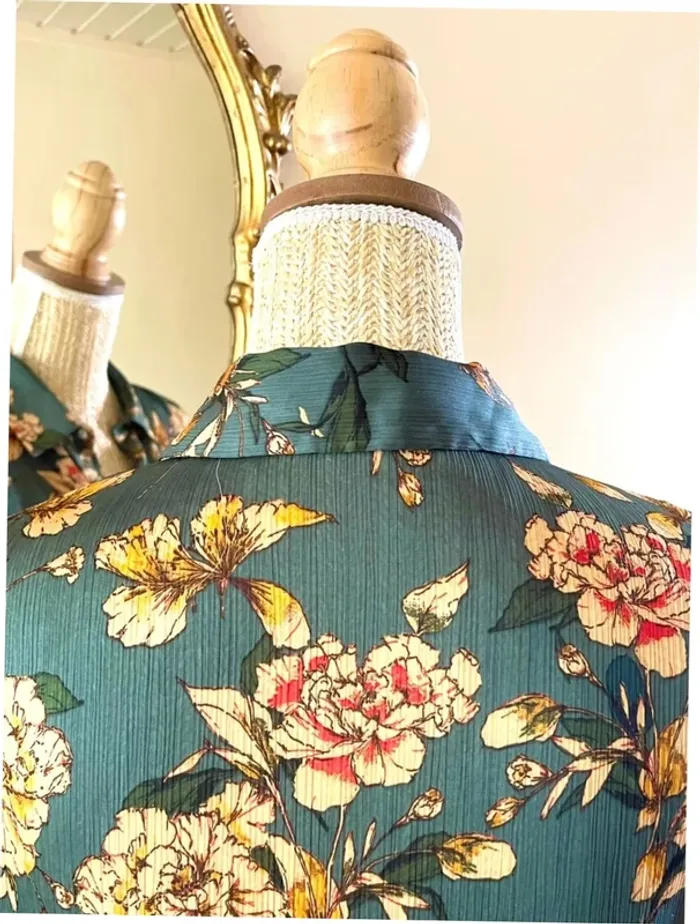 Sublime blouse chemise manche longue à boutonnage fluide motif floral Zara - photo numéro 4