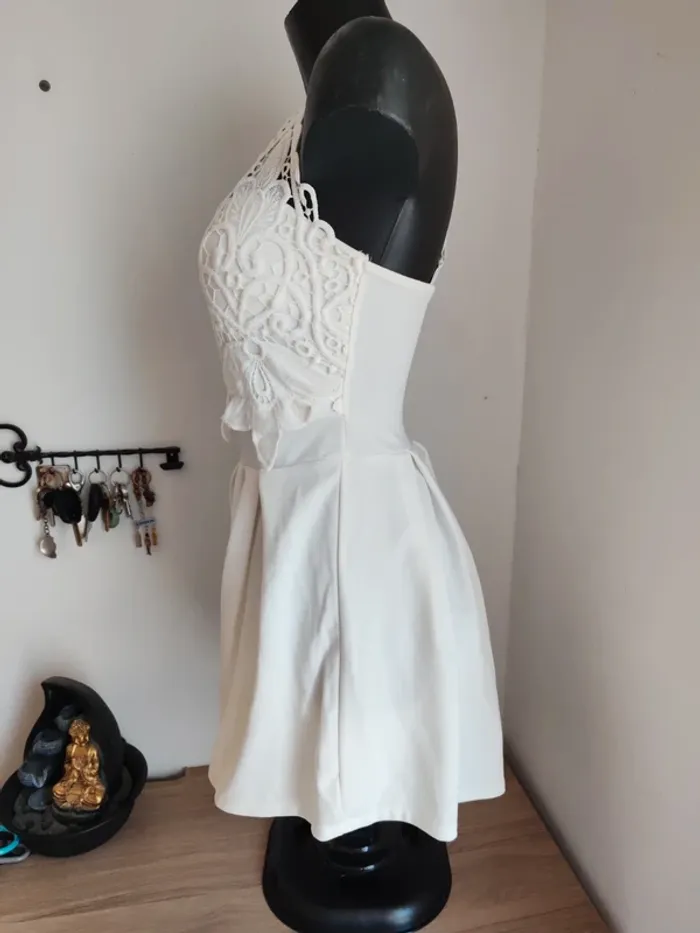 Combi short t38croisé blanche dentelle sur le buste - photo numéro 3