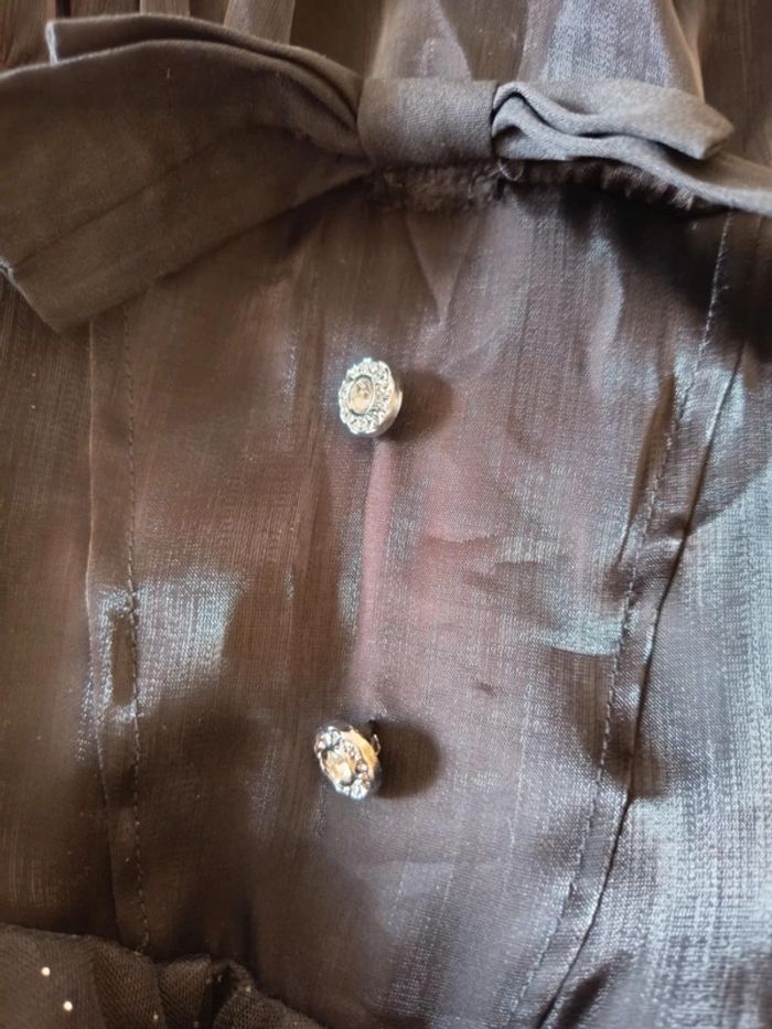 Robe courte. Tulle paillettes argent. Haut tissu - voile satiné. - photo numéro 3